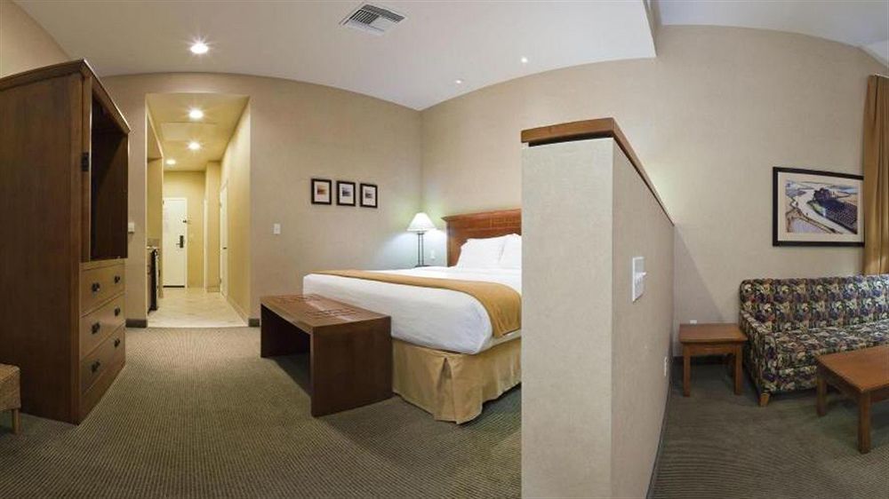 Holiday Inn Express Hotel & Suites Ventura Harbor By Ihg Exterior photo